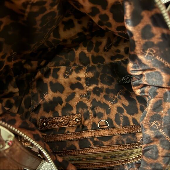 B Makowsky Large Bronze/Copper Metallic Leather Shoulder Handbag - Picture 9 of 9